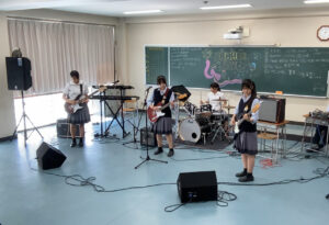 【第２回入試説明会で開催】軽音楽部　中学生向けミニライブ【申込不要】
